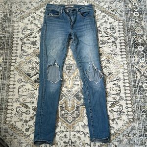 Levi jeans. 721 high rise skinny sz 27 distressed